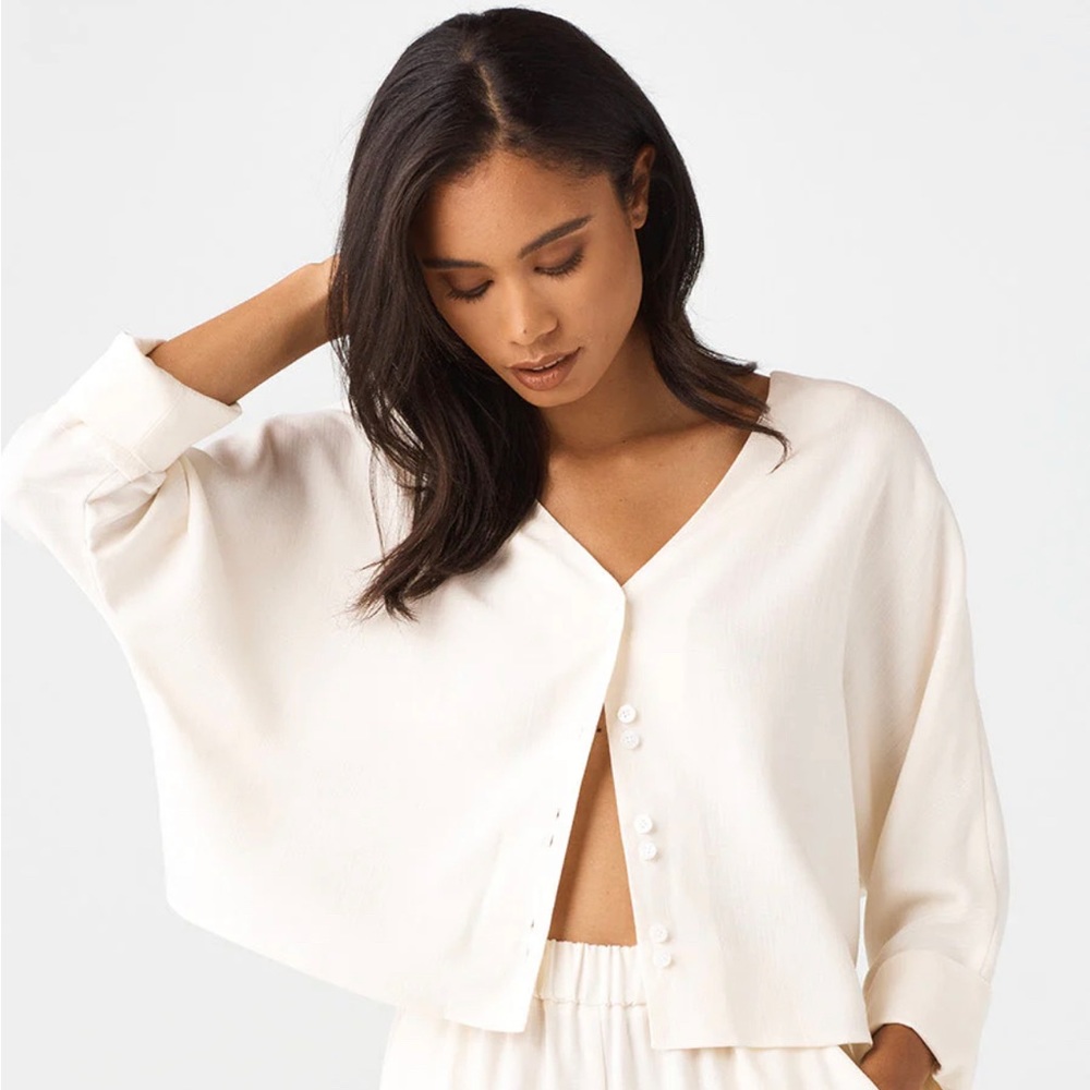 NWT Vetta Haven Capsule The Dolman Top in Cream.